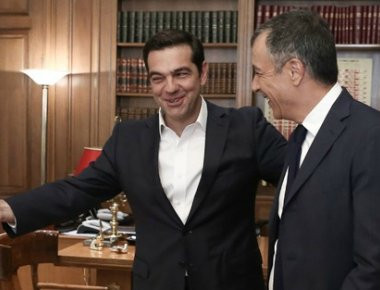 Συνάντηση Τσίπρα-Θεοδωράκη: Το αστείο του Πρωθυπουργού στον επικεφαλής του Ποταμιού (φωτό)